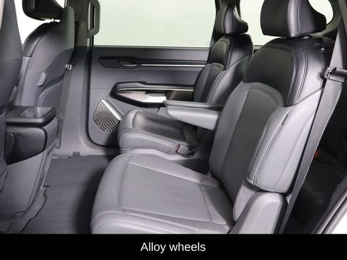 Used 2024 Kia EV9 Light Long Range RWD image 16