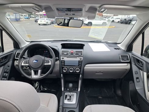 Used 2017 Subaru Forester 2.5i Premium image 18