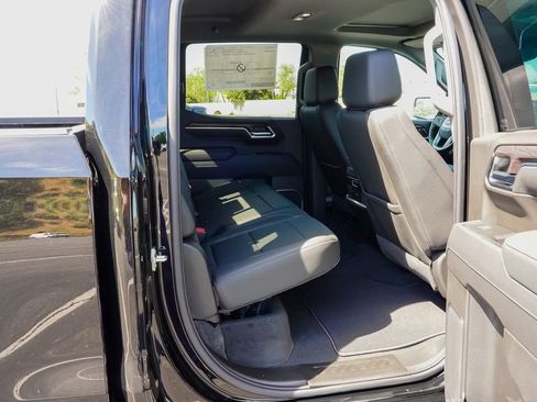 New 2026 GMC Sierra 1500 SLT w/ SLT Convenience Package image 11