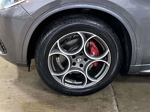 Used 2023 Alfa Romeo Stelvio Ti image 27