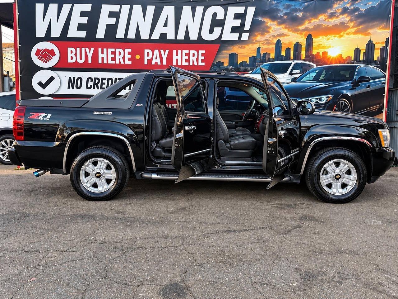 Used 2012 Chevrolet Avalanche LT w/ Suspension Package, Off-Road AWD/4WD image 5