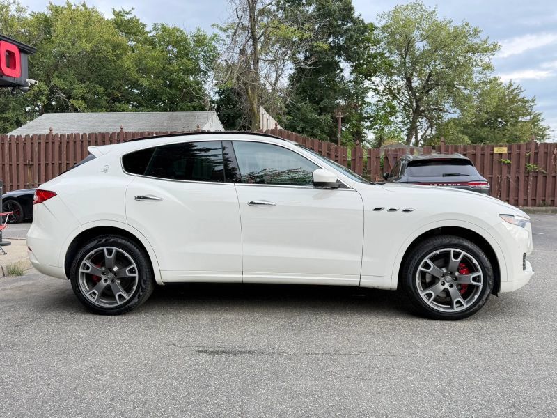 Used 2017 Maserati Levante w/ Sport Package AWD/4WD image 5