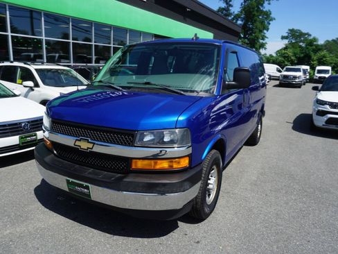 Used 2018 Chevrolet Express 2500 w/ Driver Convenience Package RWD image 2
