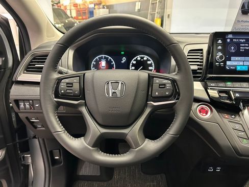 Used 2025 Honda Odyssey EX-L image 10
