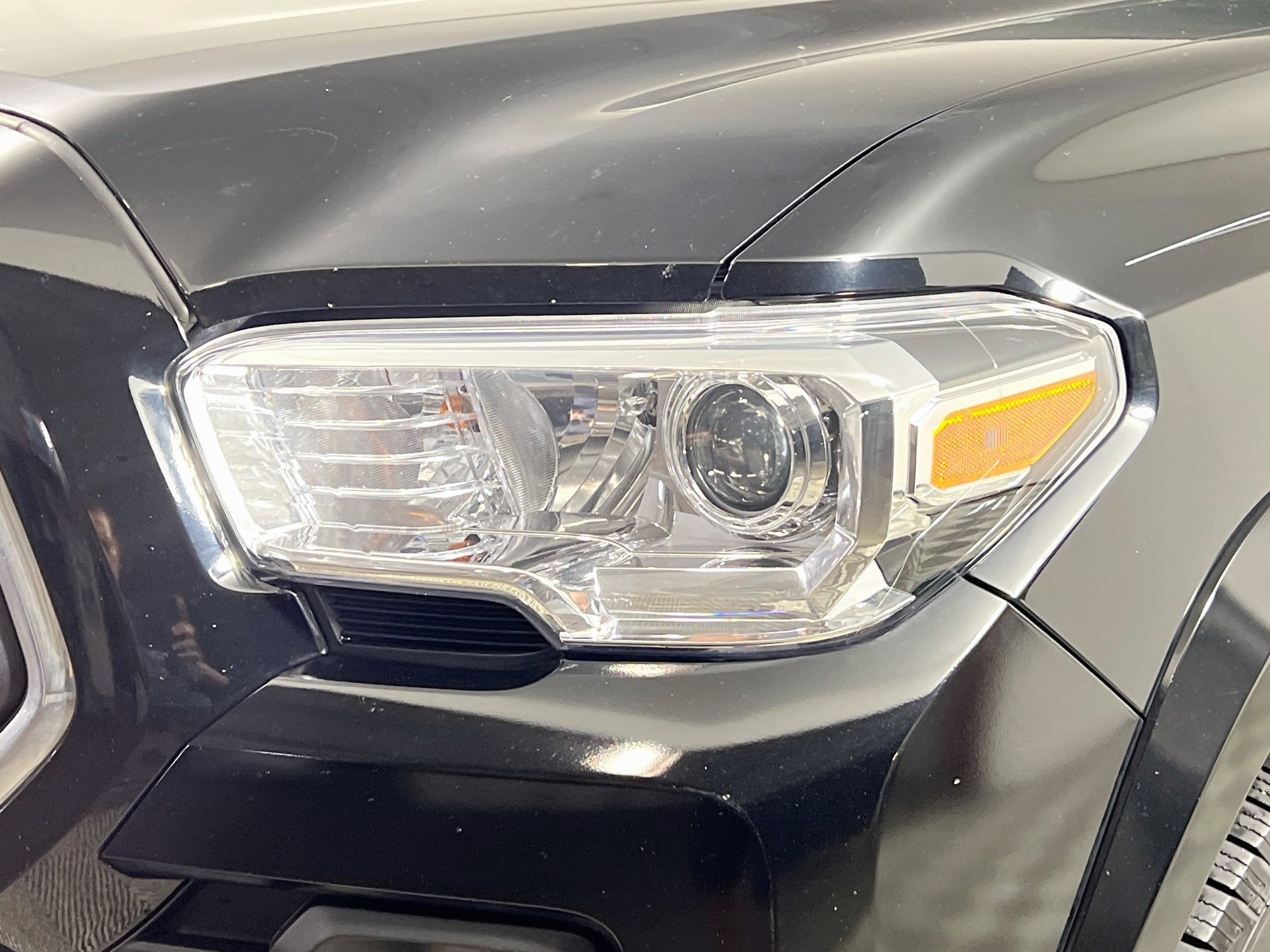 Used 2023 Toyota Tacoma SR5 w/ Technology Package RWD image 12