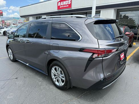 Used 2024 Toyota Sienna Platinum AWD/4WD image 5