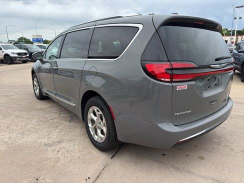 Used 2021 Chrysler Pacifica Limited w/ Premium & Safety Sphere Group AWD/4WD image 8