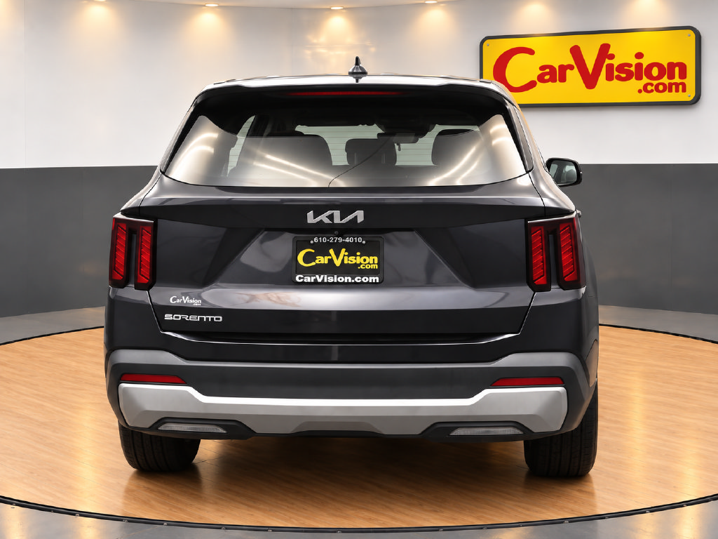 Used 2025 Kia Sorento LX FWD image 3