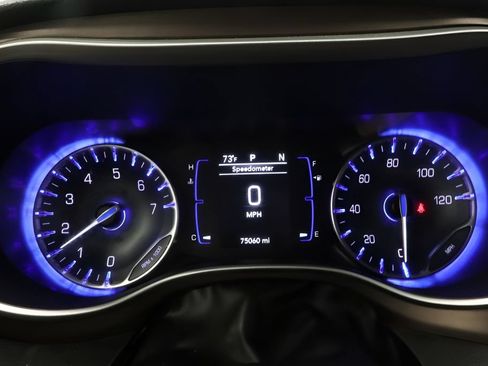 Certified 2019 Chrysler Pacifica Touring-L FWD image 17