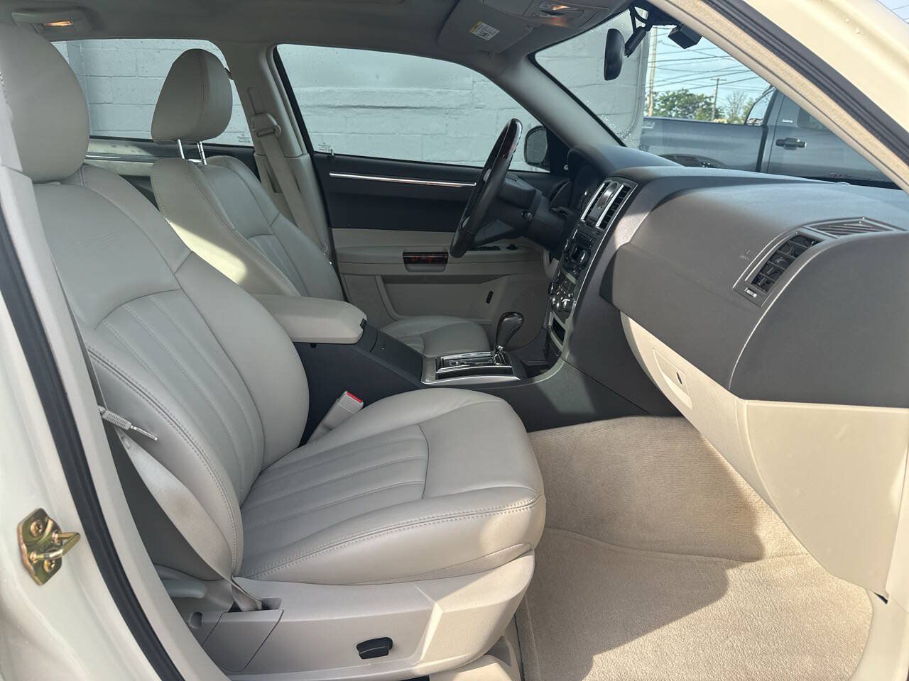 Used 2005 Chrysler 300 C w/ Sound Group II RWD image 22