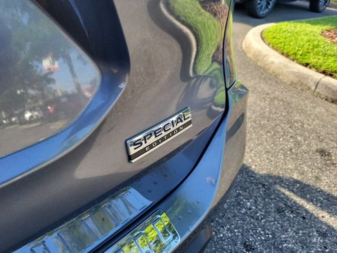 Used 2019 Nissan Rogue S w/ Special Edition Package FWD image 7