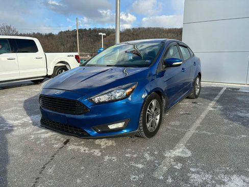 Used 2018 Ford Focus SE w/ SE Appearance Package image 7