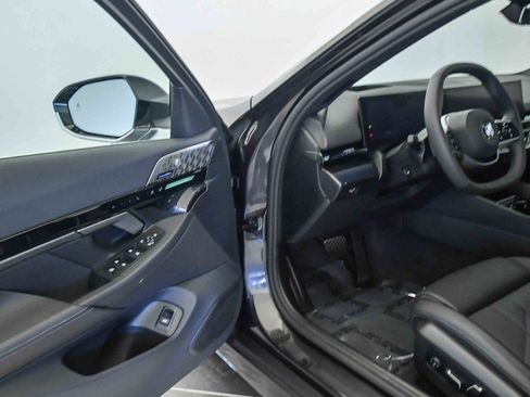 Used 2025 BMW 530i w/ Premium Package image 21