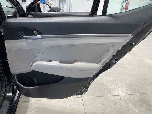 Used 2017 Hyundai Elantra SE FWD image 19