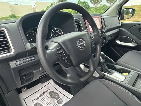 Used 2022 Nissan Frontier SV w/ Graphics Package image 12
