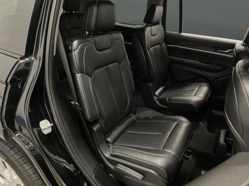 Used 2023 Jeep Grand Cherokee L Limited image 31