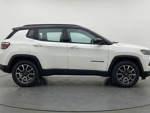 Used 2025 Jeep Compass Trailhawk image 11