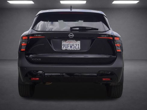 Used 2025 Nissan Kicks SV FWD image 5