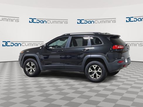 Used 2016 Jeep Cherokee Trailhawk AWD/4WD image 7