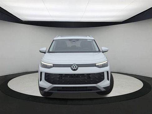 New 2026 Volkswagen Tiguan SE image 2