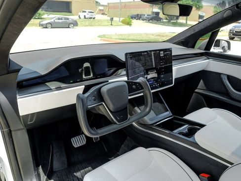Used 2024 Tesla Model X Plaid AWD/4WD image 2