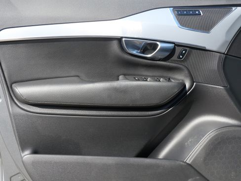 Used 2018 Volvo XC90 T5 Momentum w/ Convenience Package image 13