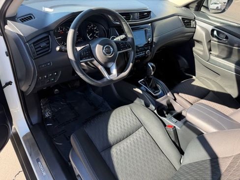 Certified 2020 Nissan Rogue SV FWD image 2
