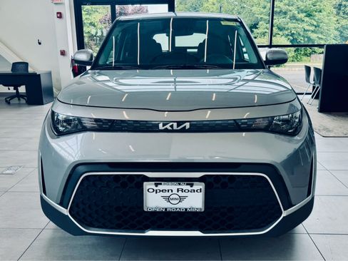 Used 2023 Kia Soul LX w/ LX Technology Package FWD image 3