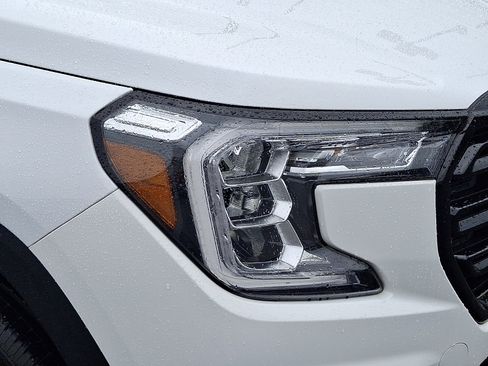 Certified 2022 GMC Terrain SLE w/ Driver Convenience Package AWD/4WD image 9