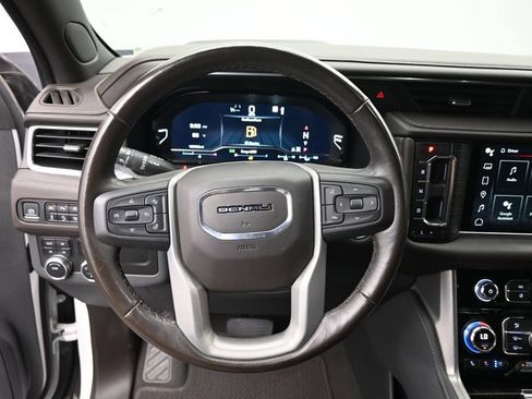 Used 2022 GMC Yukon XL Denali AWD/4WD image 11