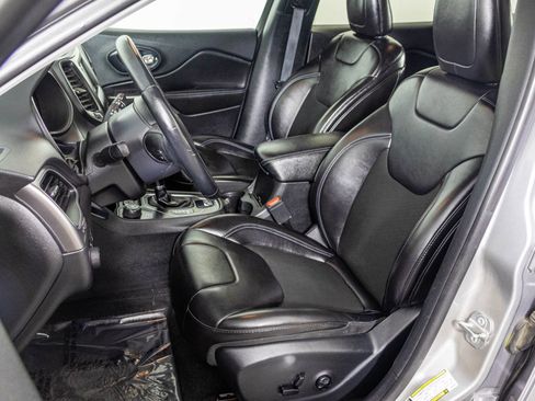 Used 2019 Jeep Cherokee Latitude Plus image 19