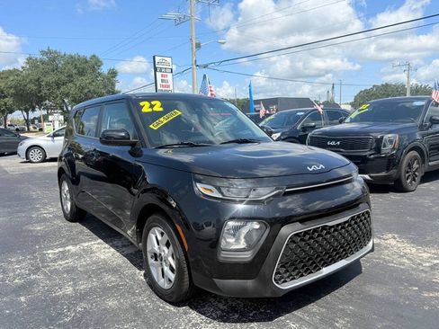 Used 2022 Kia Soul LX w/ Technology Package FWD image 1