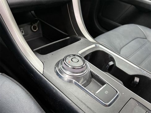 Used 2017 Ford Fusion SE w/ Fusion SE Technology Package image 19