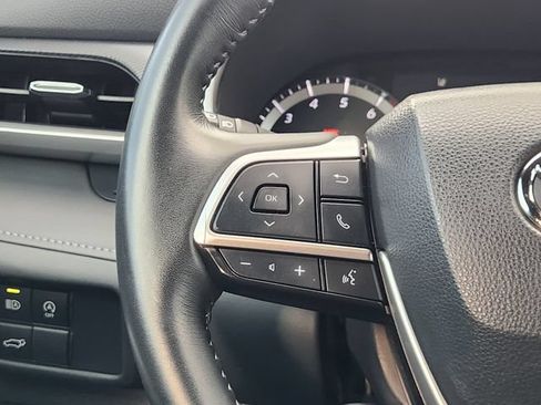 Used 2023 Toyota Highlander XSE FWD image 28