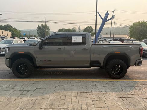Used 2024 GMC Sierra 2500 AT4 w/ AT4 Premium Plus Package AWD/4WD image 5