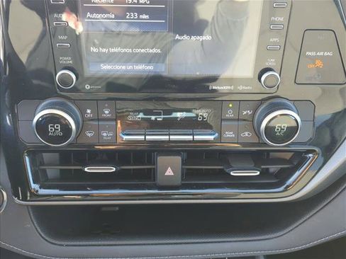 Used 2022 Toyota Highlander LE image 18