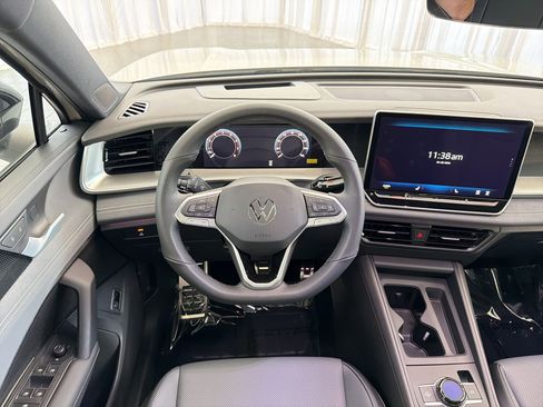 New 2026 Volkswagen Tiguan SE R-Line FWD image 23