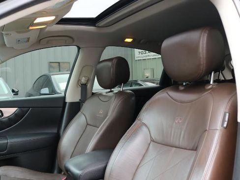 Used 2011 INFINITI FX35 AWD w/ Premium Pkg image 9
