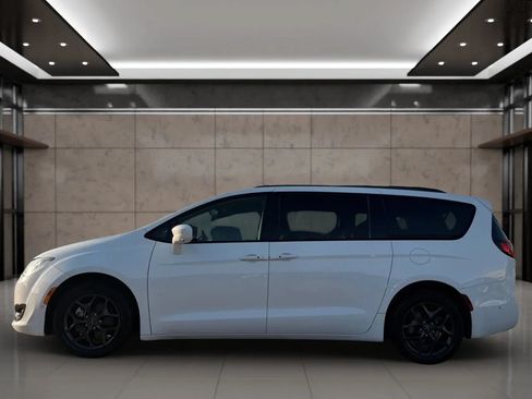Used 2019 Chrysler Pacifica Touring-L Plus w/ Advanced Safetytec Group FWD image 7