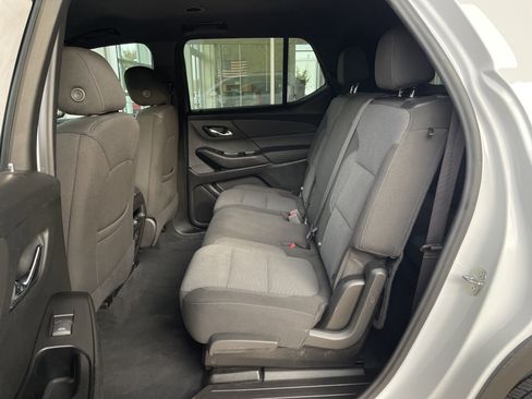Used 2023 Chevrolet Traverse LT image 18