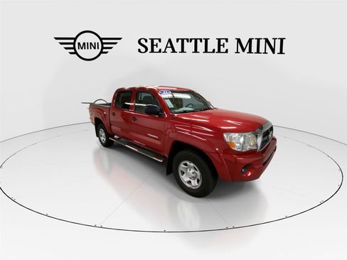 Used 2011 Toyota Tacoma PreRunner image 2