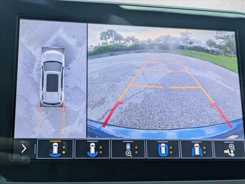 Used 2019 Chevrolet Equinox Premier FWD image 12