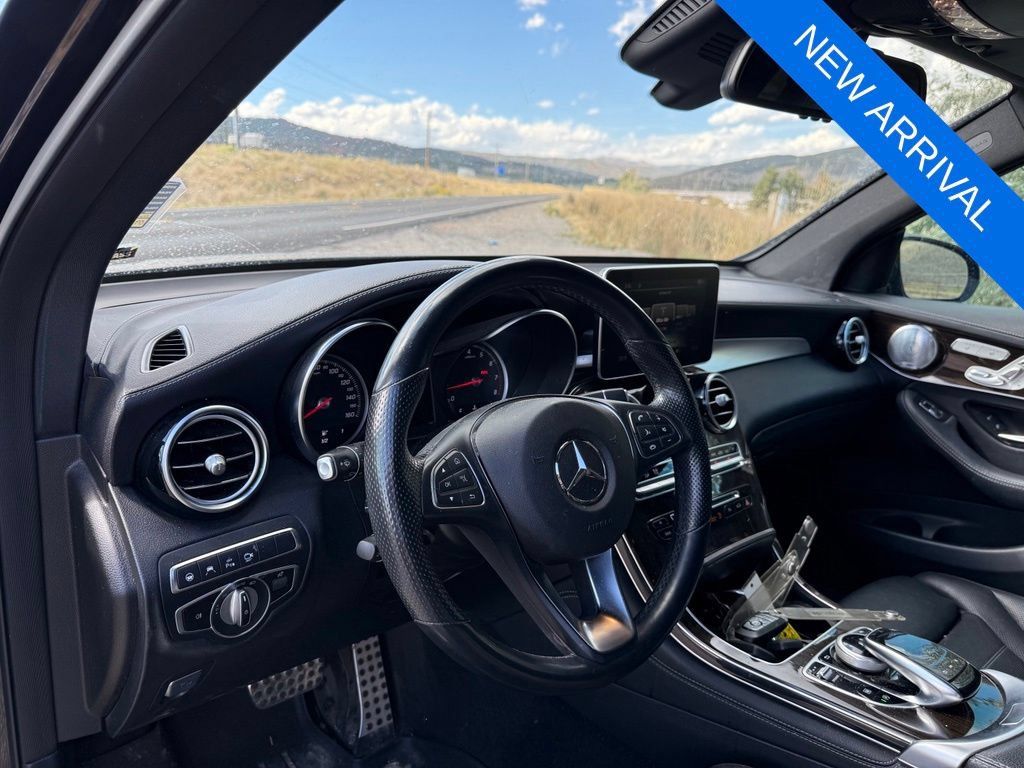 Used 2019 Mercedes-Benz GLC 300 4MATIC image 10