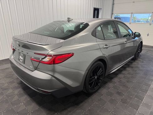 Used 2025 Toyota Camry SE image 4