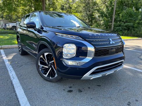 Used 2022 Mitsubishi Outlander SE AWD/4WD image 1