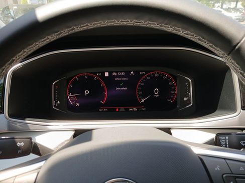 New 2025 Volkswagen Taos SEL image 15