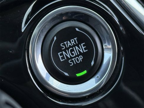 Certified 2025 Chevrolet Trax RS w/ Sunroof Package image 19