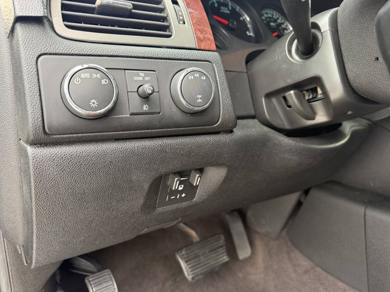 Used 2008 Chevrolet Silverado 3500 LTZ AWD/4WD image 40
