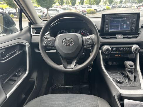 Used 2021 Toyota RAV4 LE AWD/4WD image 28
