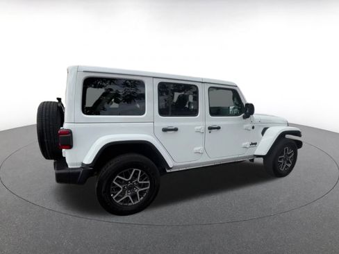 Used 2025 Jeep Wrangler Sahara image 15